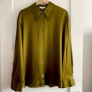 Vince NWT 100% silk bottle green blouse with mother of pearl buttons